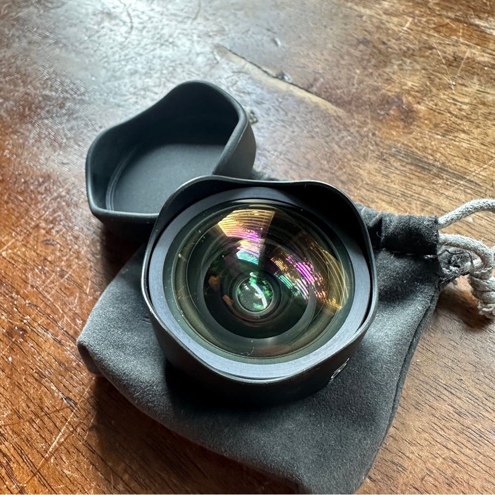 Moment Wide Lens with Pouch - Picture 5 of 8